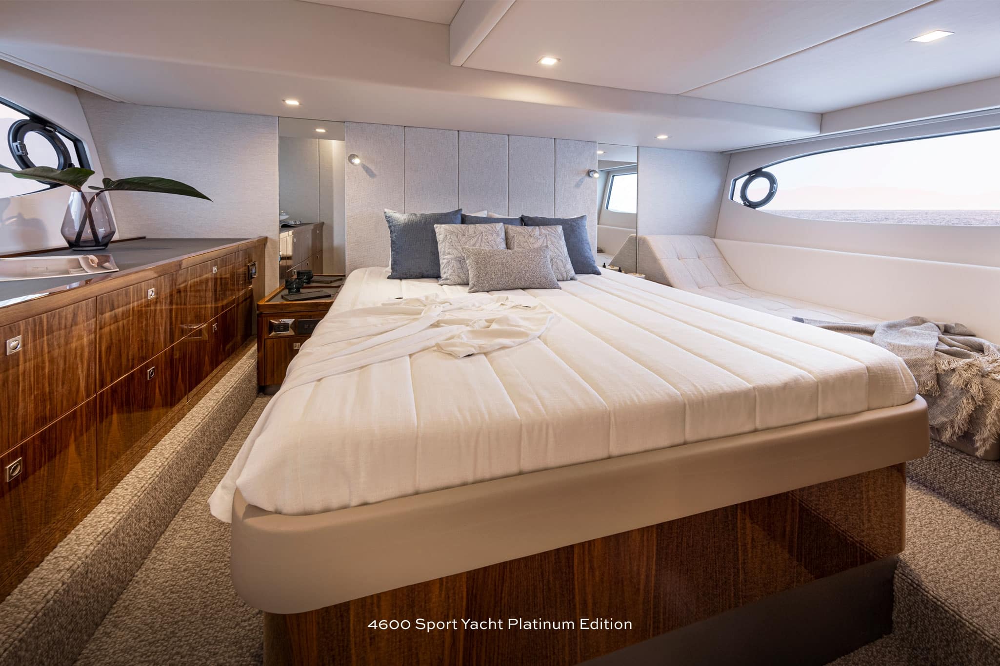 Meticulous design and engineering. Luxurious interiors that are world class. The Sport Yacht Platinum Edition Collection offers 4 superb models – 4600, 5400, 6000 and 6800.