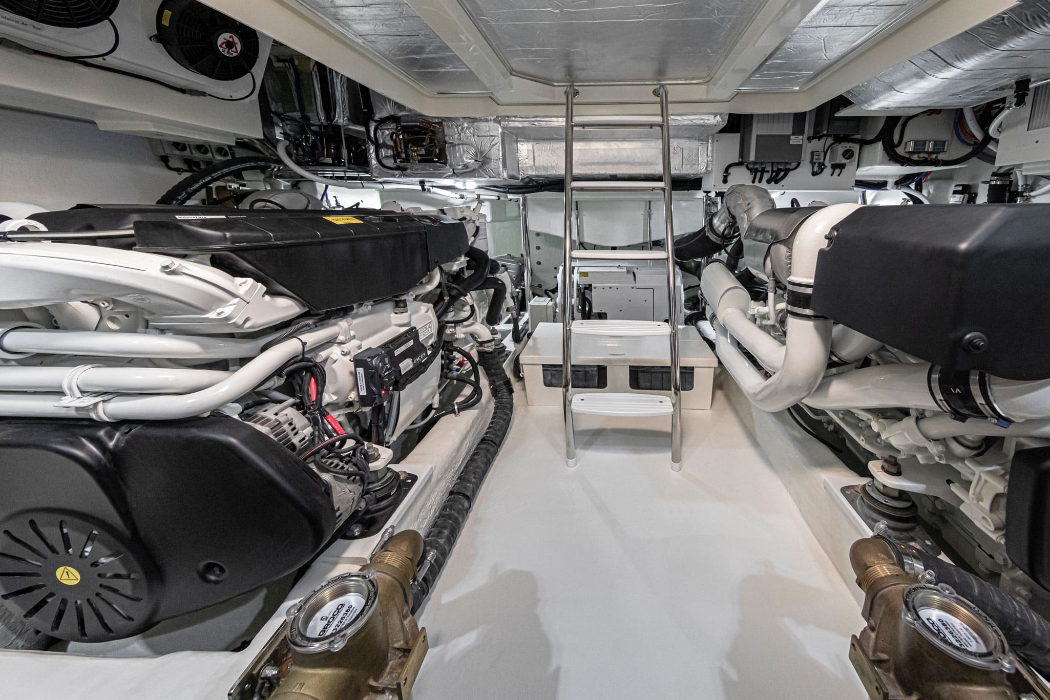 From bow to boarding platform, you’ll relish the Riviera attention to detail, handcrafted luxury and astonishing operational technology of the 505 SUV. This is cruising on an unprecedented scale of comfort and ease.