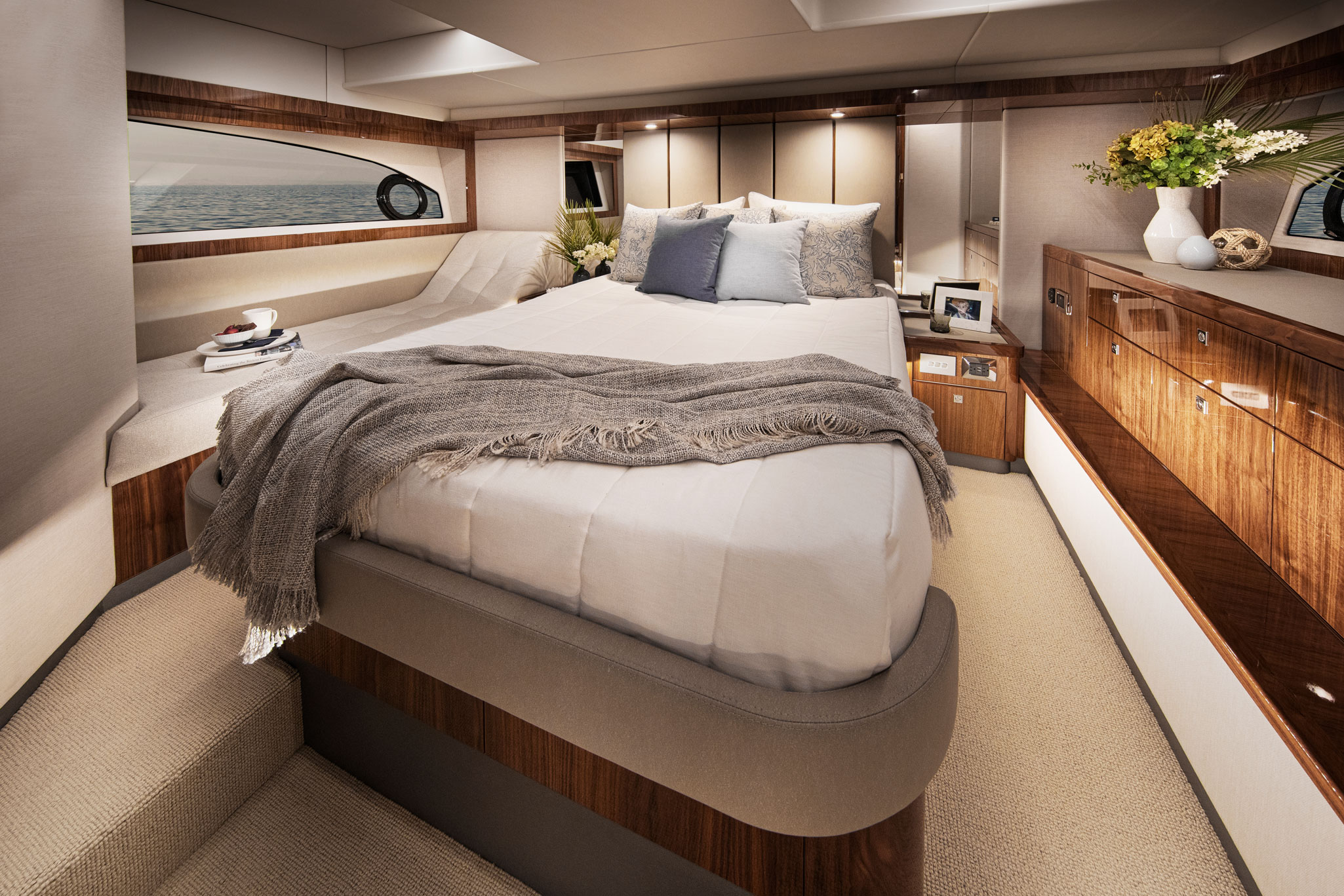 From bow to boarding platform, you’ll relish the Riviera attention to detail, handcrafted luxury and astonishing operational technology of the 505 SUV. This is cruising on an unprecedented scale of comfort and ease.