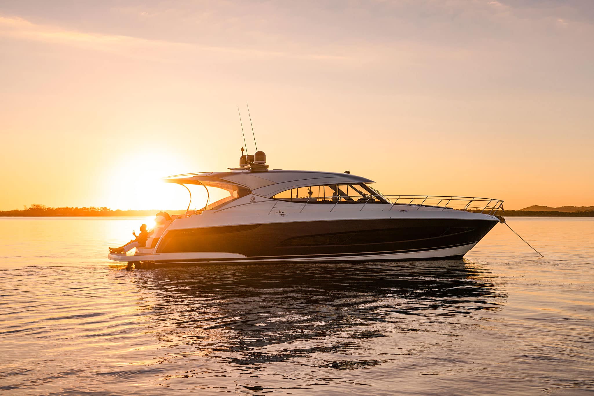Symmetry, luxury, aerodynamics and practicality. The Riviera 5400 Sport Yacht Platinum Edition has it all and in just the right proportions.