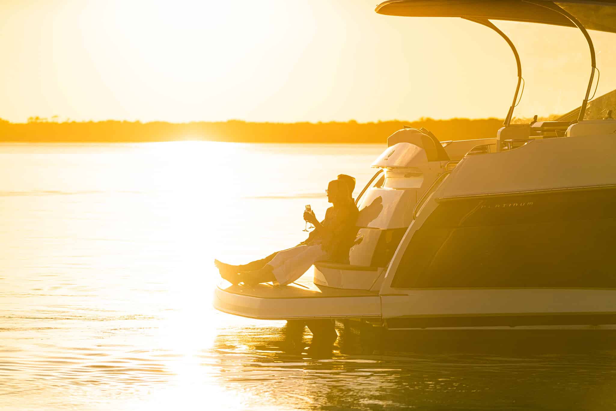 Symmetry, luxury, aerodynamics and practicality. The Riviera 5400 Sport Yacht Platinum Edition has it all and in just the right proportions.
