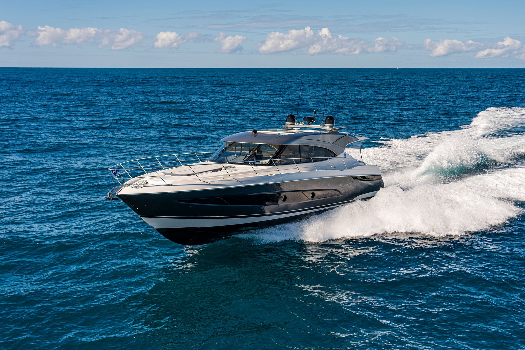 Symmetry, luxury, aerodynamics and practicality. The Riviera 5400 Sport Yacht Platinum Edition has it all and in just the right proportions.