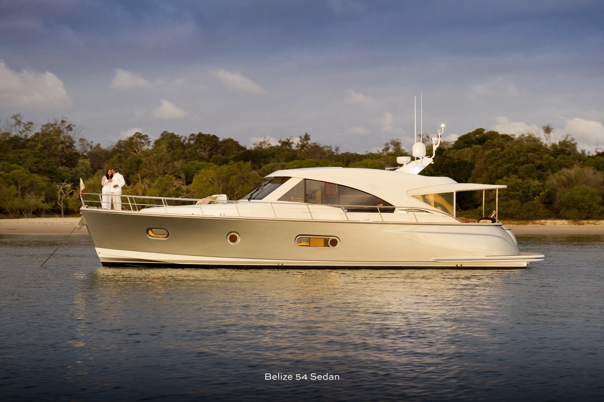 The modern classic that is the Belize Collection offers 4 grand models – Daybridge and Sedan in 54 and 66 feet.