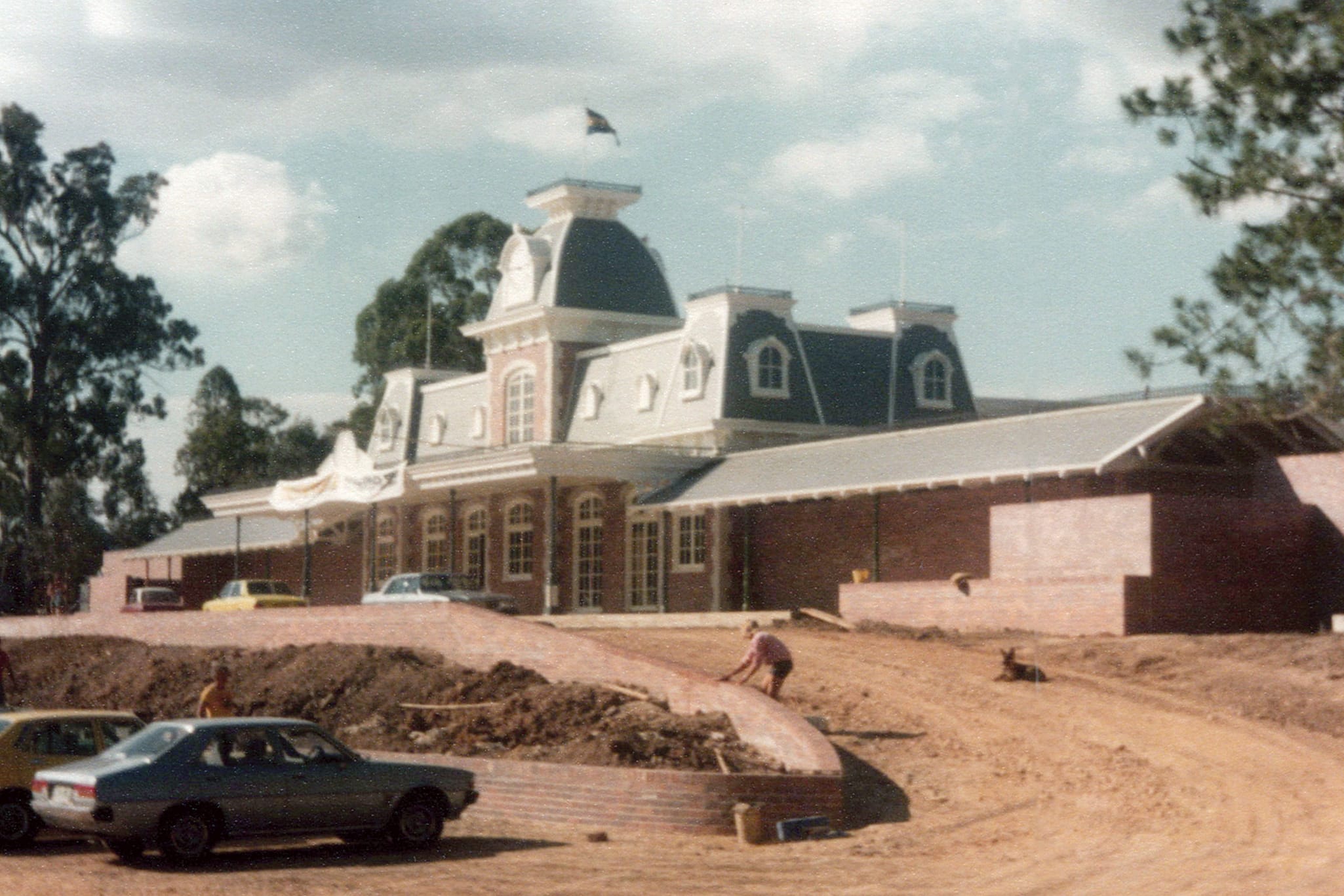 Dreamworld-under-construction-Entry-building