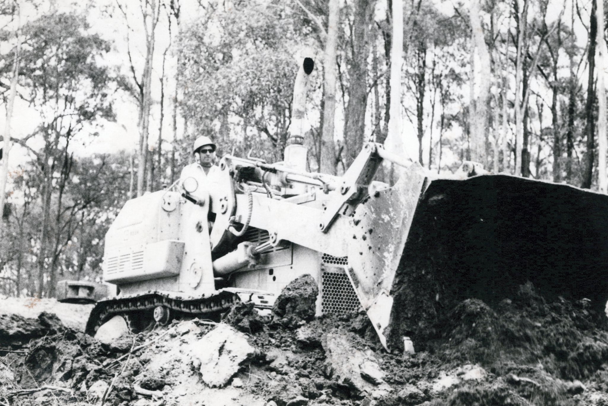 Dreamworld-under-construction-John-on-Dozer-01