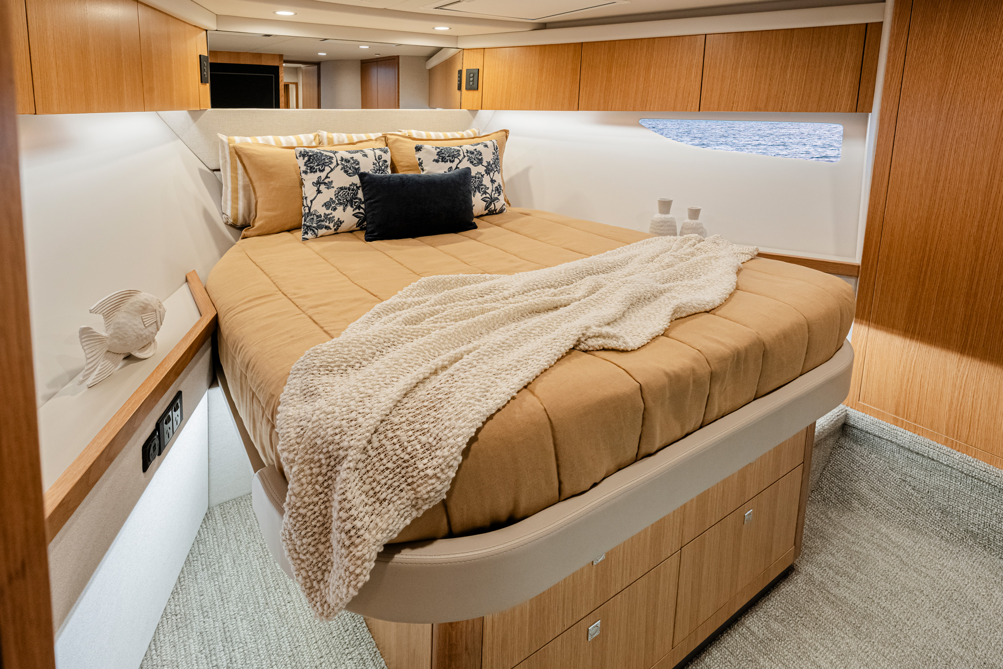 Lillyam---VIP-Stateroom-01