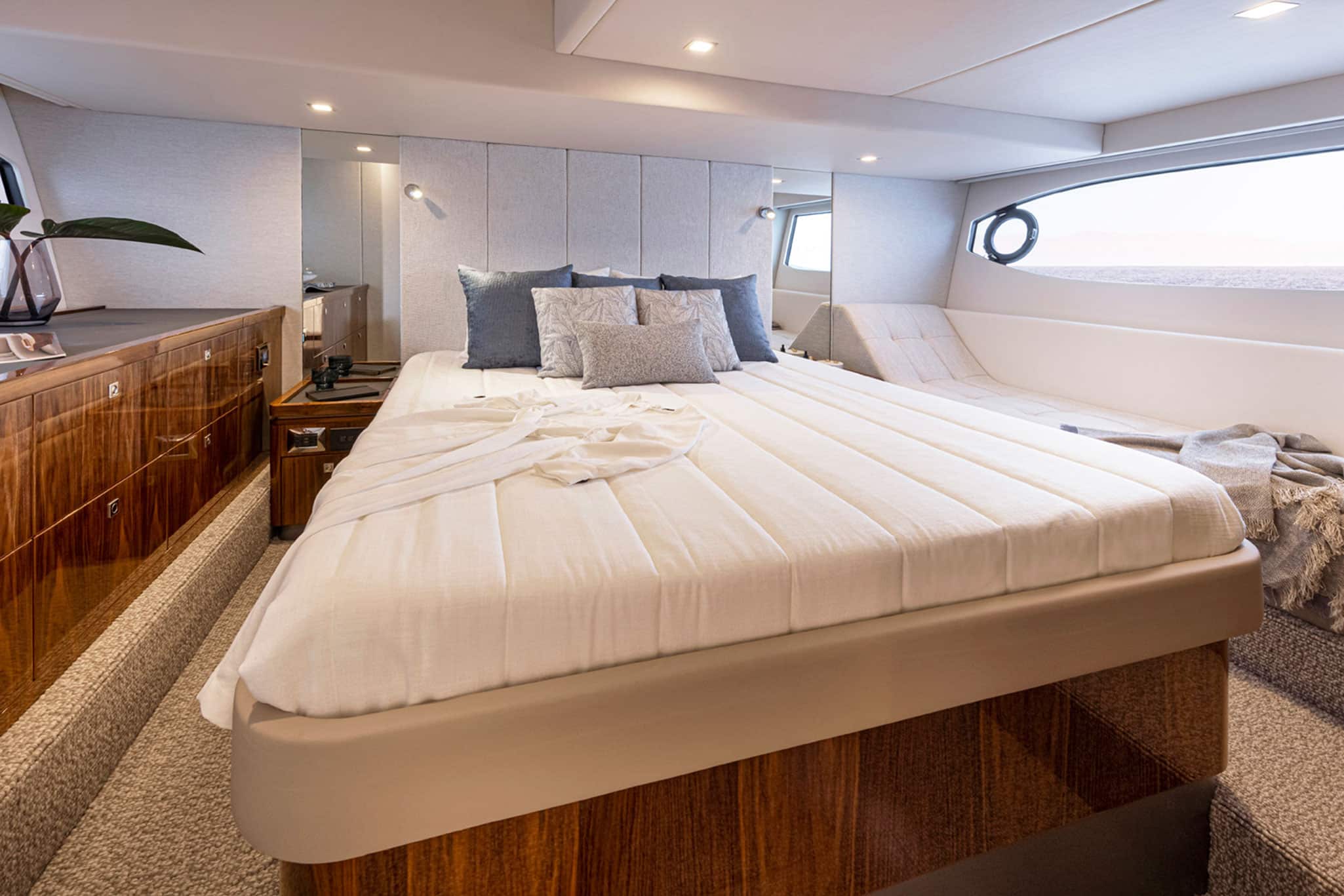 The Riviera 4600 Sport Yacht comes with superior appointments and amenity – greater luxury, gleaming colour palettes and aesthetics guaranteed to stand out in any company