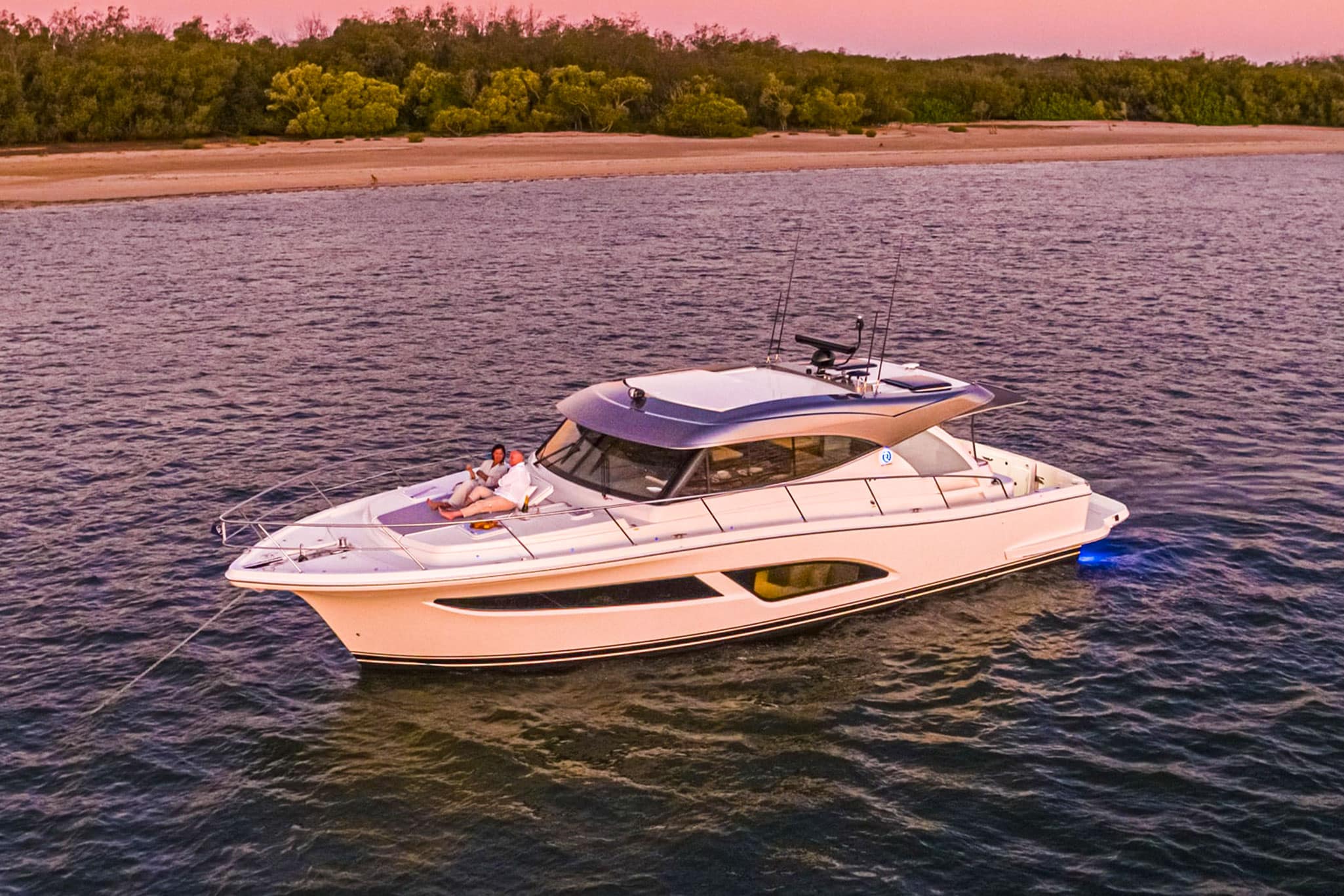 Adventurer meets entertainer, the Riviera 465 SUV is the perfect fusion of the high performance and wide-open cockpit of Riviera’s Flybridge Motor Yachts, and the luxurious, single-level alfresco entertaining style of the award-winning Riviera Sport Yachts