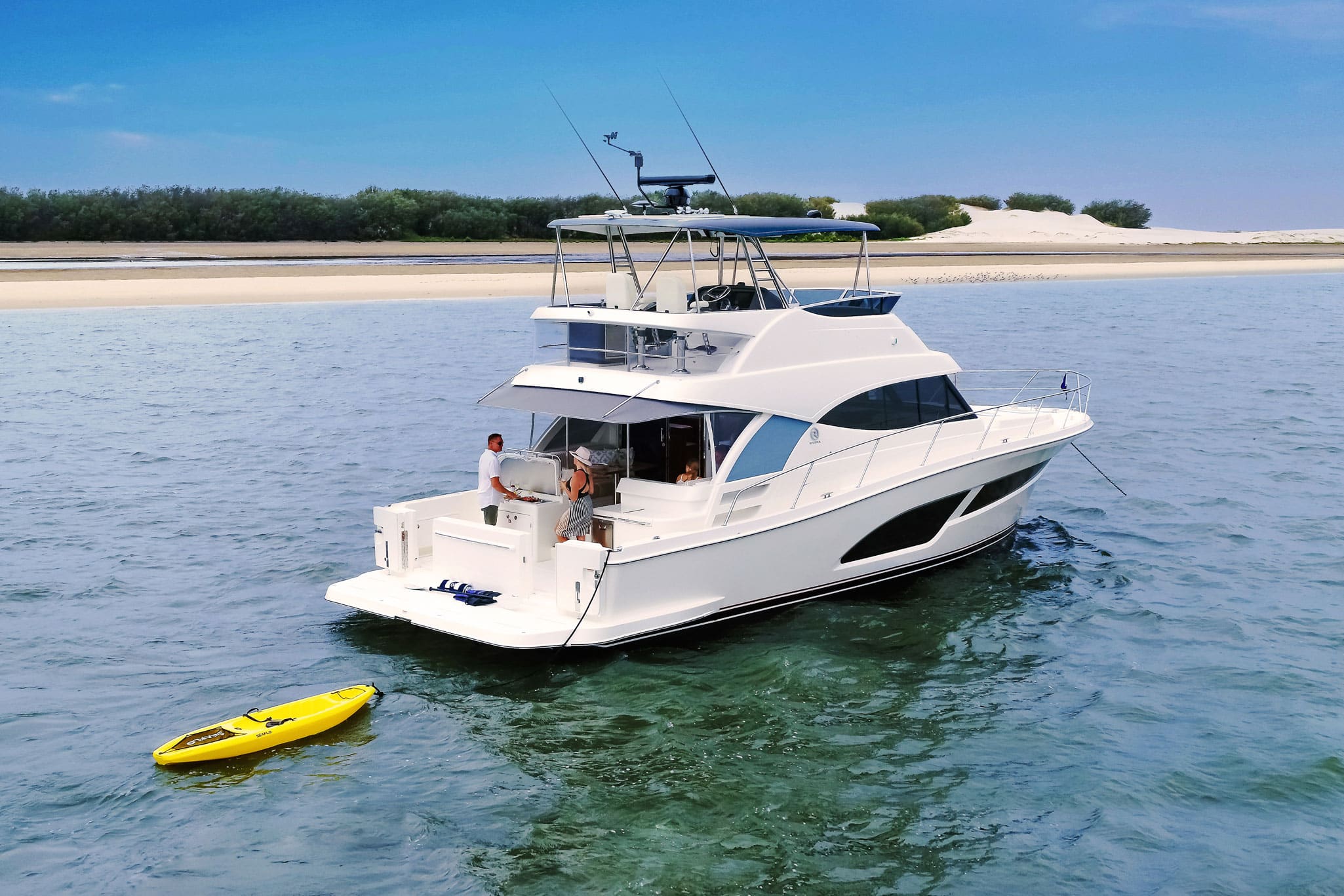The 46 SMY allows owners to relax in complete tranquillity or revel in all types of water sports.