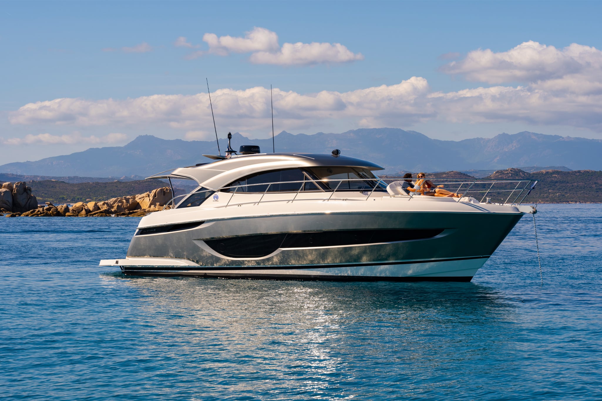 The platinum luxurious interior appointments of the 4600 Sport Yacht set this yacht apart from others in her class.