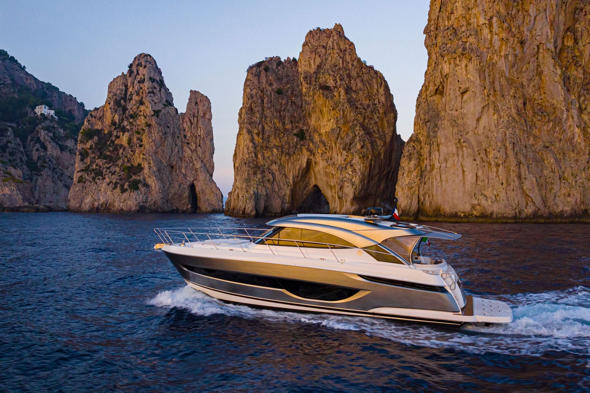 The new Riviera 4600 Sport yacht Platinum Edition – outstanding style and innovation.