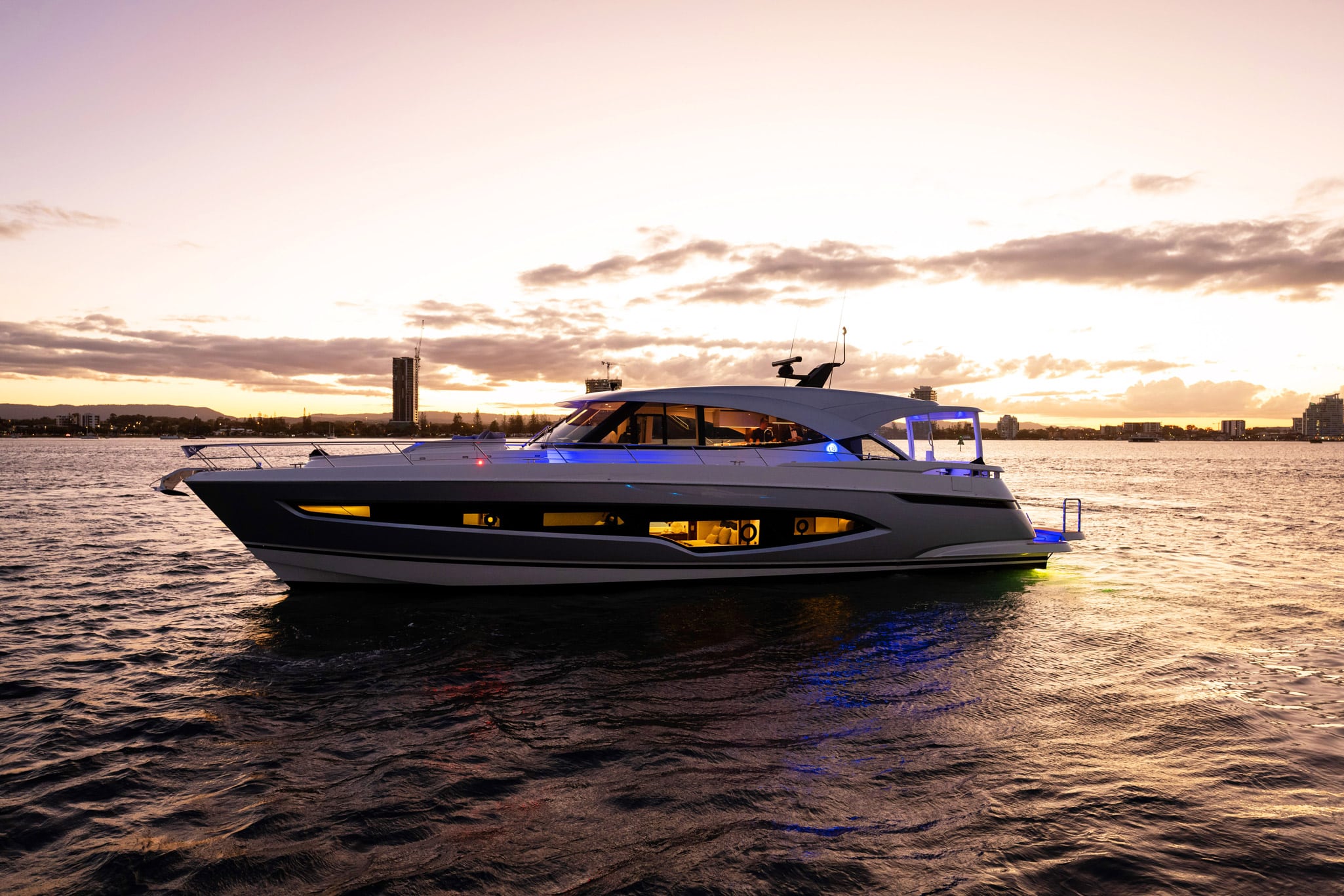 Against the backdrop of a perfect Gold Coast sunset, the 6800 Sport Yacht Platinum Edition looks spectacular.