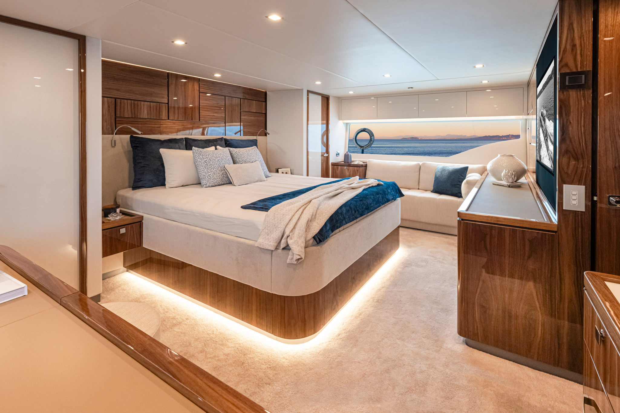 The full-beam master stateroom features a spacious private bathroom, walk-through wardrobe and breakfast bar.