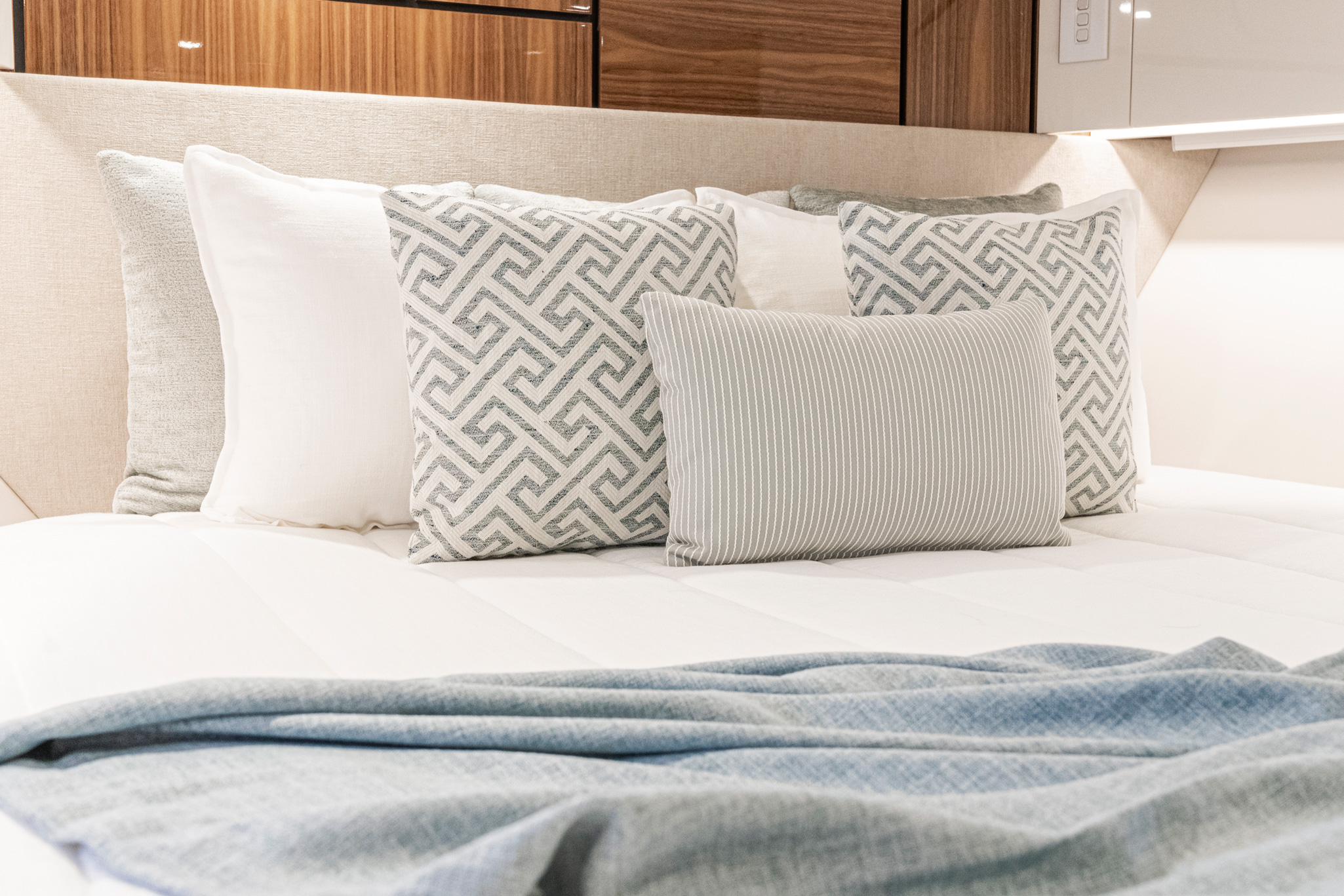 Riviera-Decor---Lotus-Range-VIP-Stateroom-Detail-05