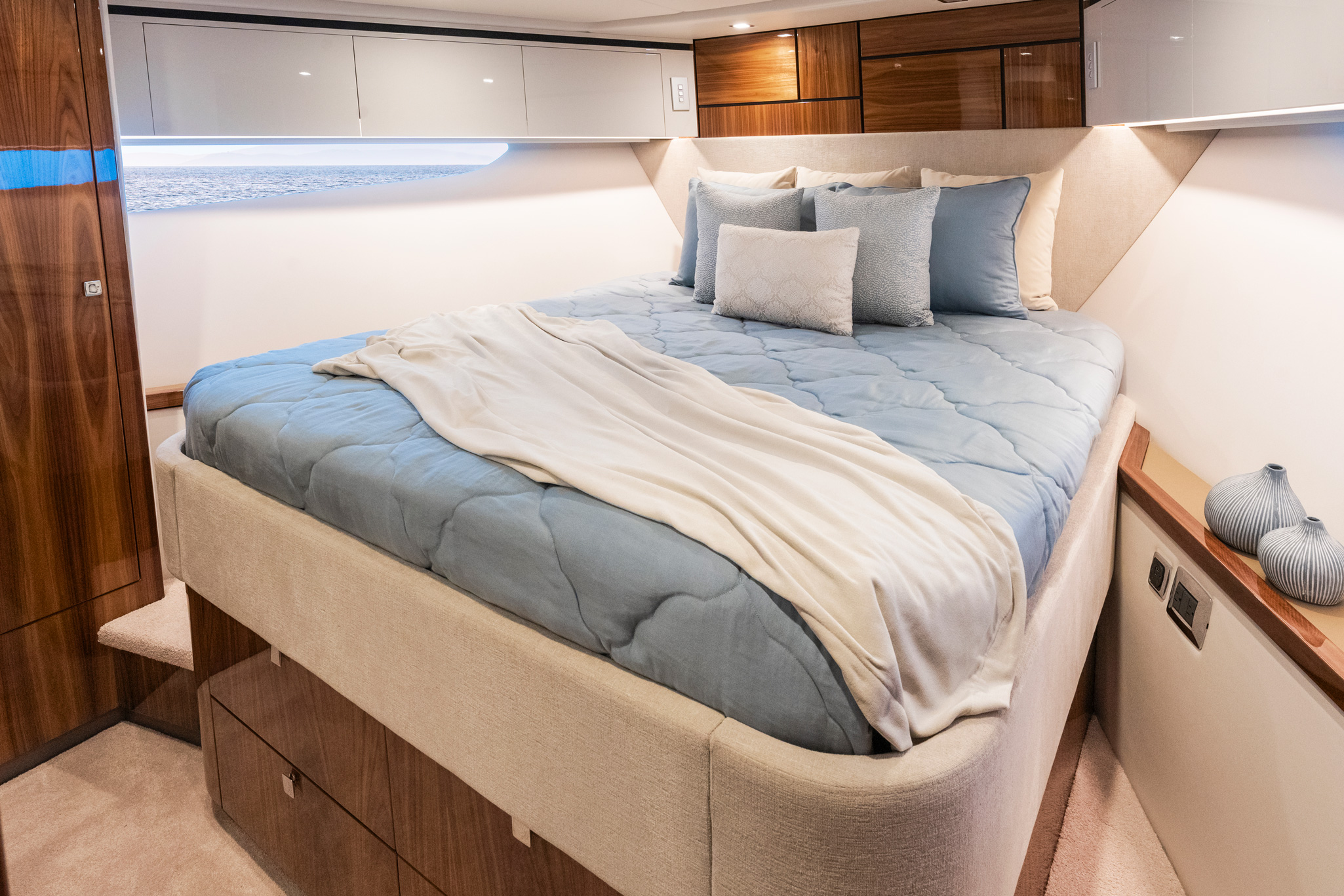 Riviera-Decor---Wedgewood-Range-VIP-Stateroom-01
