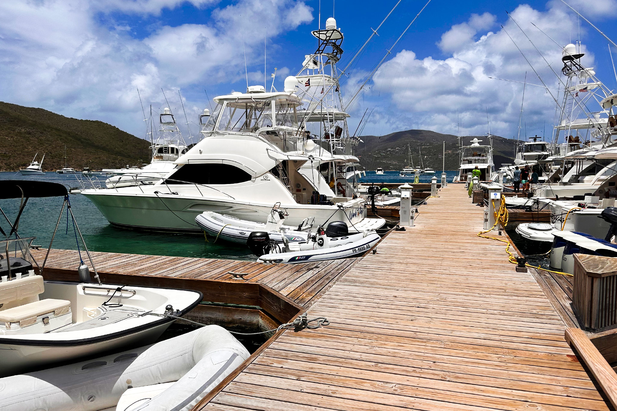 After the Xmas in July party, many of the Riviera owners enjoyed a leisurely cruise with a stop at the Bitter End Yacht Club.