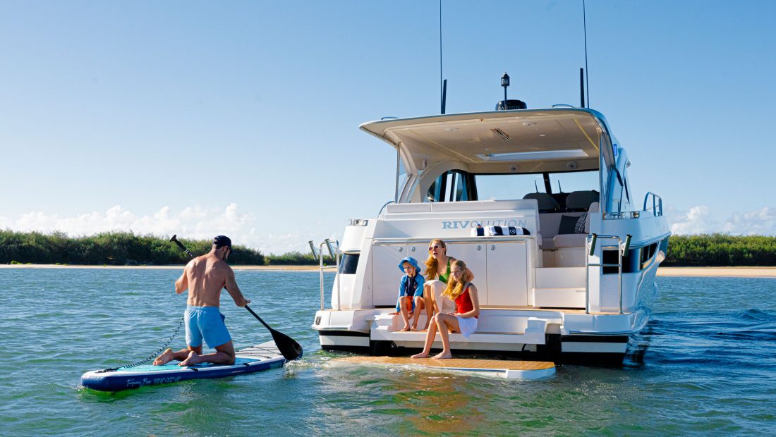 Riviera-4300-Sports-Express-Sea-Deck-05