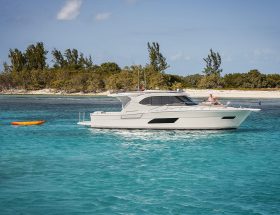Riviera 445 SUV Sun Pad 03