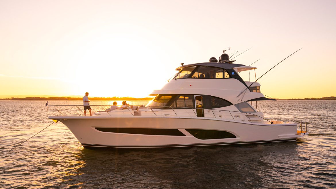 Riviera-58-Sports-Motor-Yacht-Sunset-01