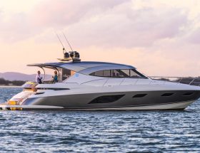 Riviera-6000-Sport-Yacht-Platinum-Edition-Anchored-03