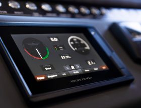 Riviera 6000 Sport Yacht Platinum Edition Volvo Penta Glass Cockpit 02