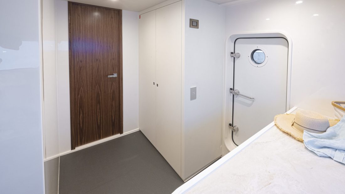 Riviera 6200 Sport Yacht PE Utility Room 05