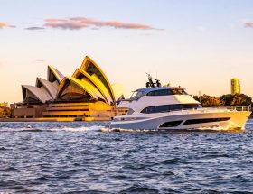 Riviera-78-Motor-Yacht-Cruising-01-Crop